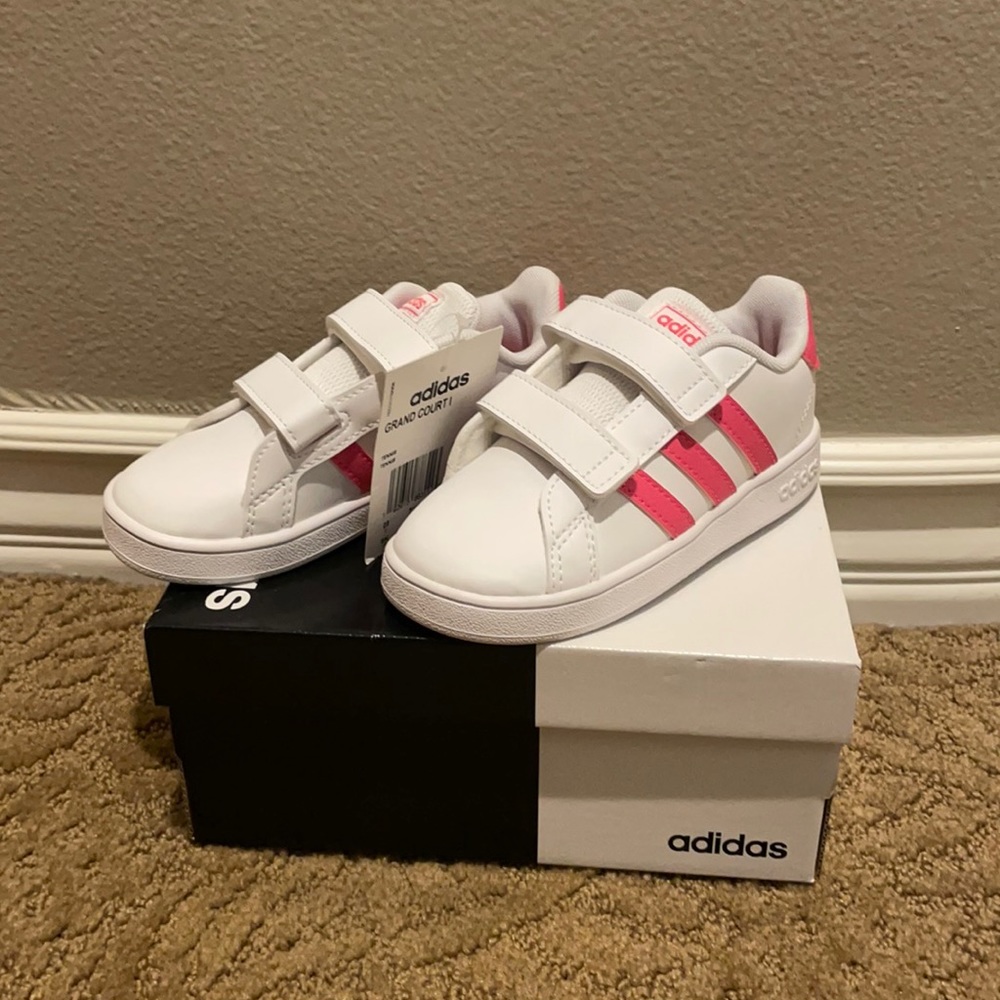 New in box Adidas tennis shoe pink stripes size 8
